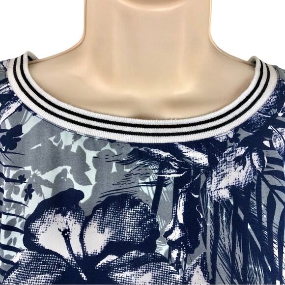 Rewind Blue Gray White Tropical Floral Print Top Mixed Media Fabric Short Sleeve - Picture 12 of 16